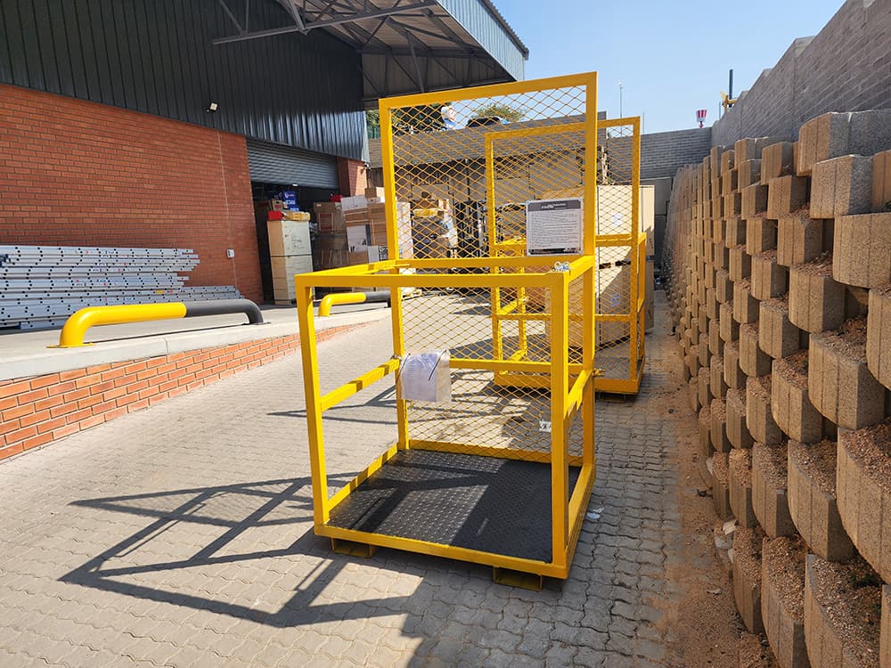 Safety cage fitted to a forklift